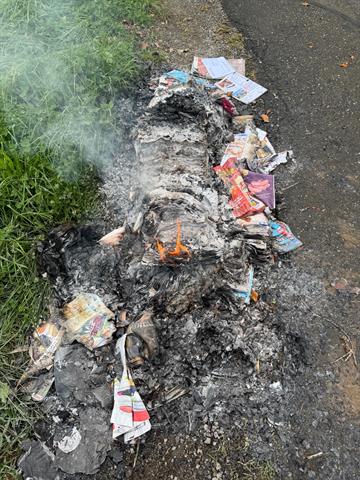 Brand Zeitungsstapel